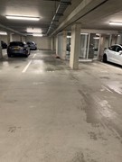 garage plaats naast entree lift.JPG